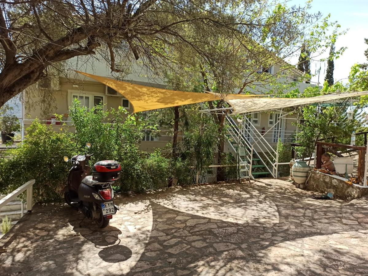 Heras Garden דירה
